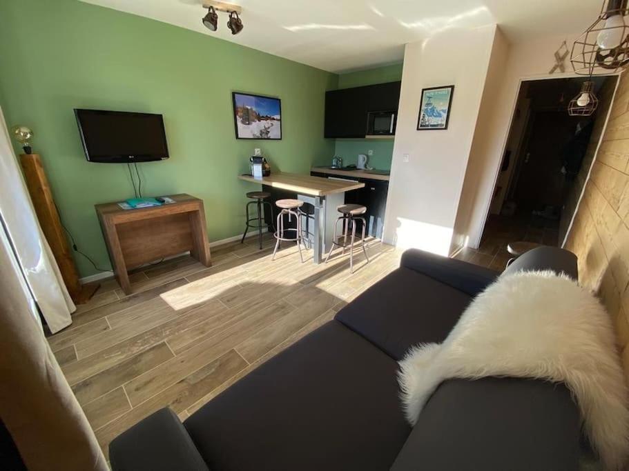 Apartament Au Pied Des Pistes Avec Parking Entierement Renove Huez Zewnętrze zdjęcie